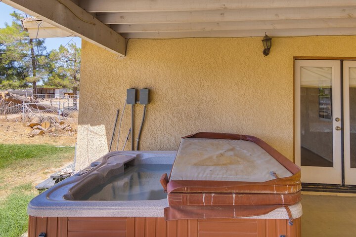 Spacious Lancaster Family Ranch - BBQ & Patio