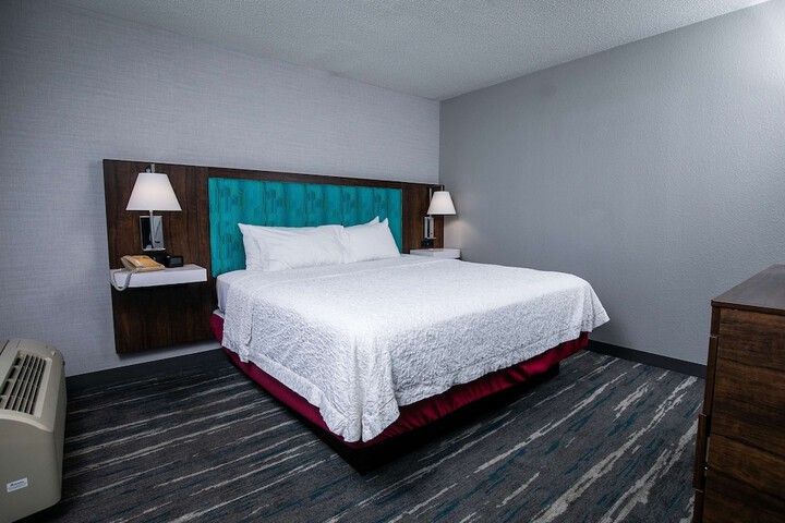Room 33 of 41