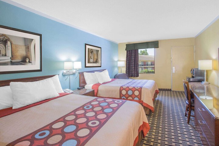Room 6 of 20