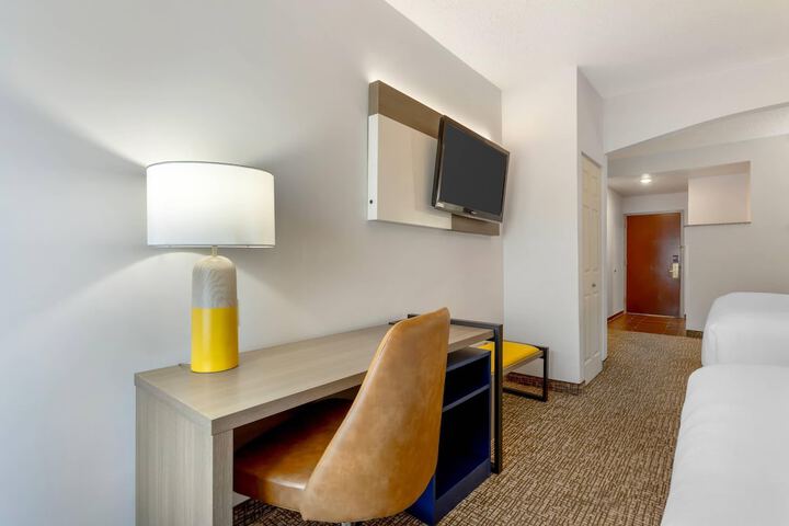 Comfort Suites East Brunswick - South River
