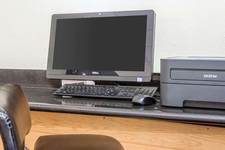 Business Center 41 of 44