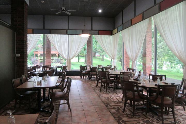 Dining 10 of 14