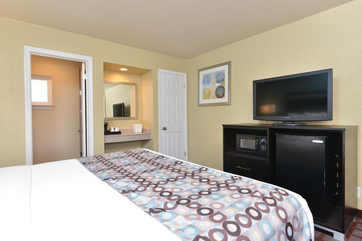 Room 26 of 38