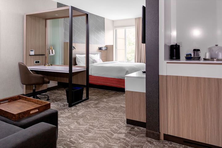 Room 6 of 16