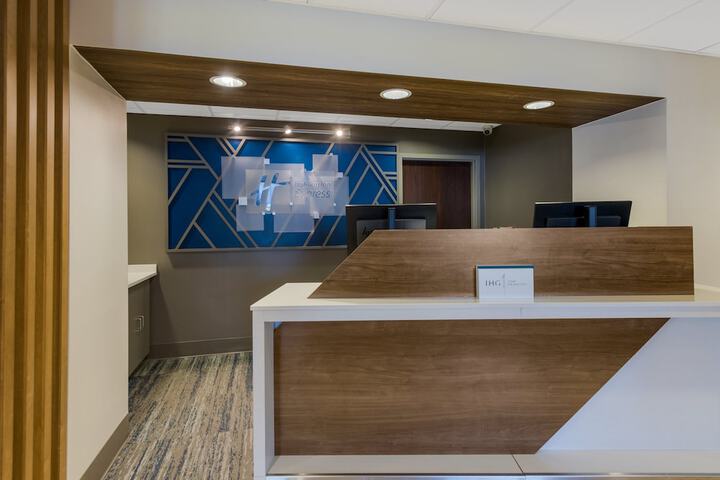 Holiday Inn Express Hampton - Coliseum Central by IHG