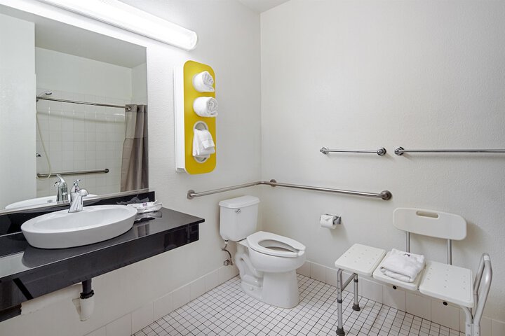 Room 32 of 35