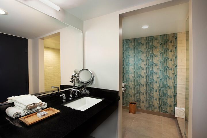 Room 19 of 48