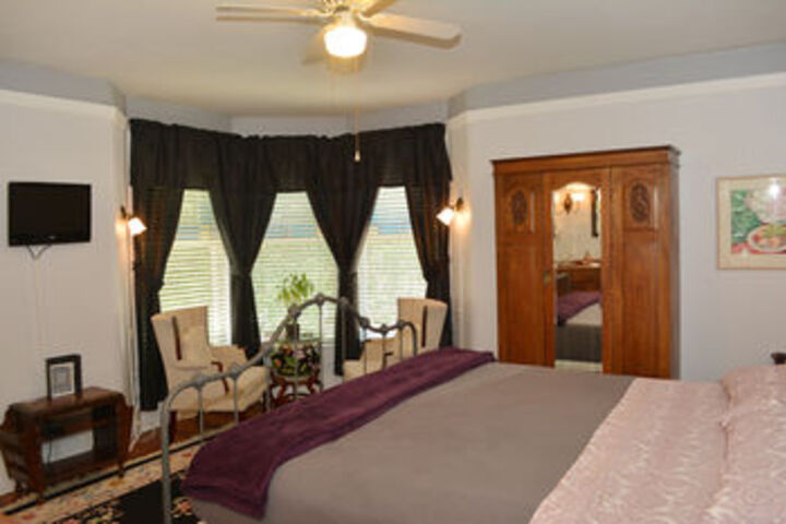 Deer Creek Inn