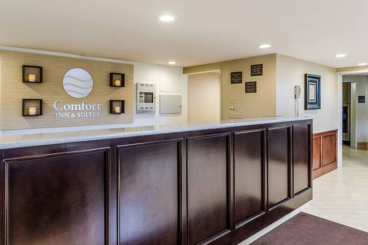 Comfort Inn & Suites West Springfield