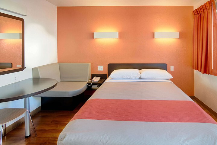 Room 16 of 27