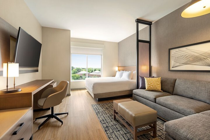 Room 9 of 18