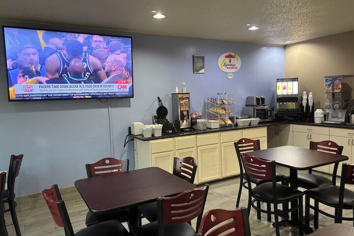 Super 8 by Wyndham Mundelein / Libertyville Area