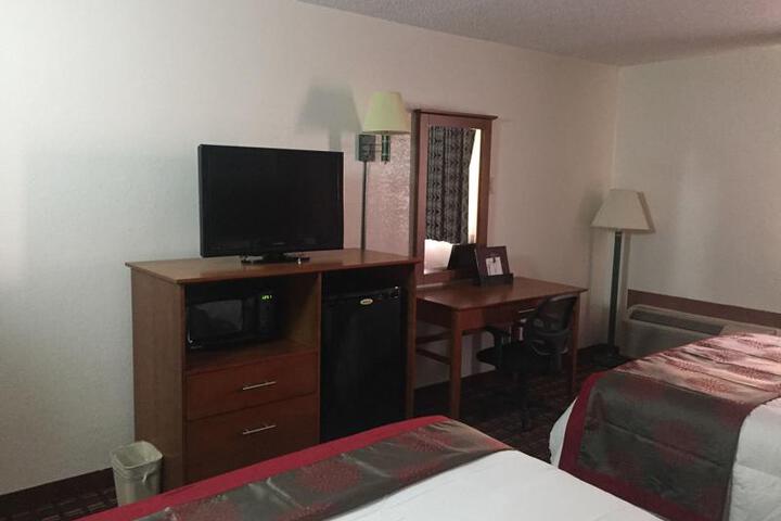 RAMADA BY WYNDHAM MEDFORD HOTEL AND CONF