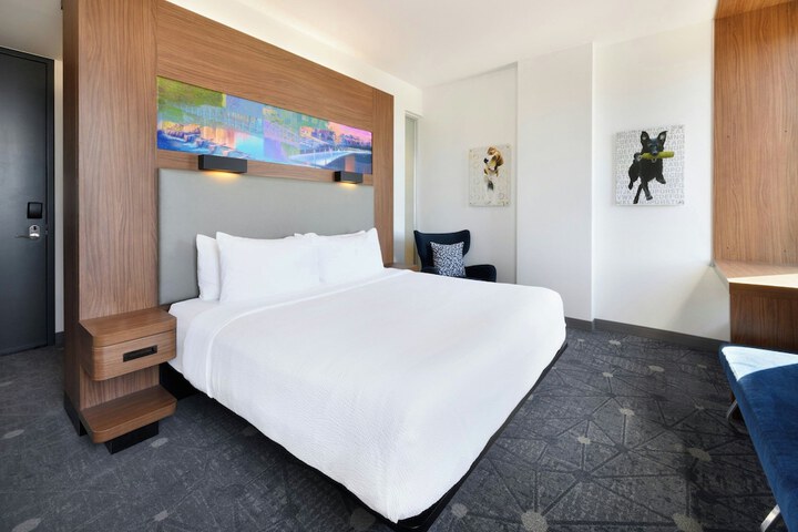 Room 32 of 50