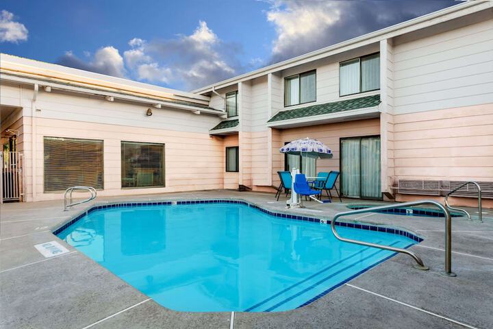 Pool 3 of 15