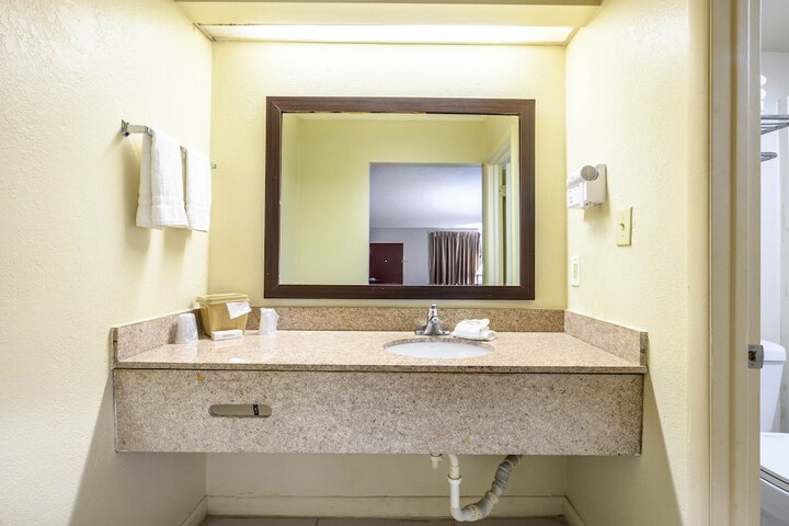 Room 14 of 32