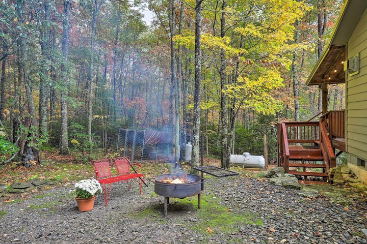 Fletcher Cabin: Wraparound Deck & Pond Access