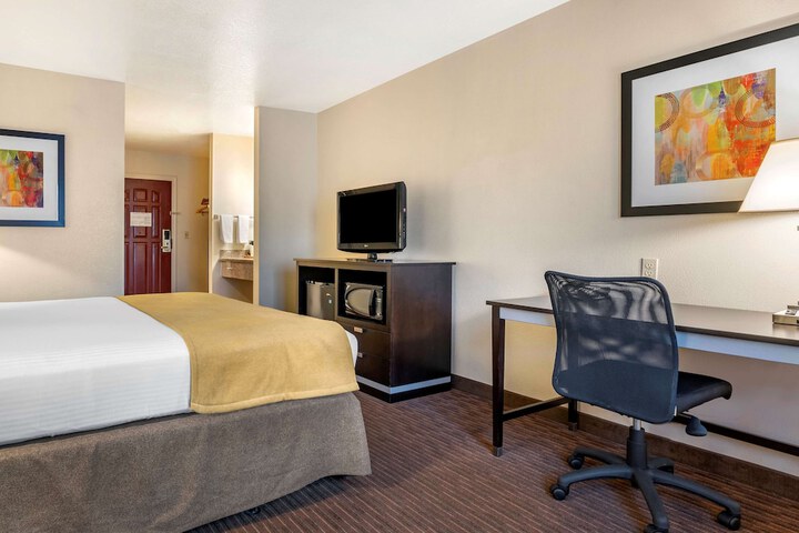 Room 16 of 48