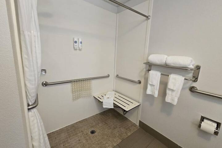 Room 11 of 29