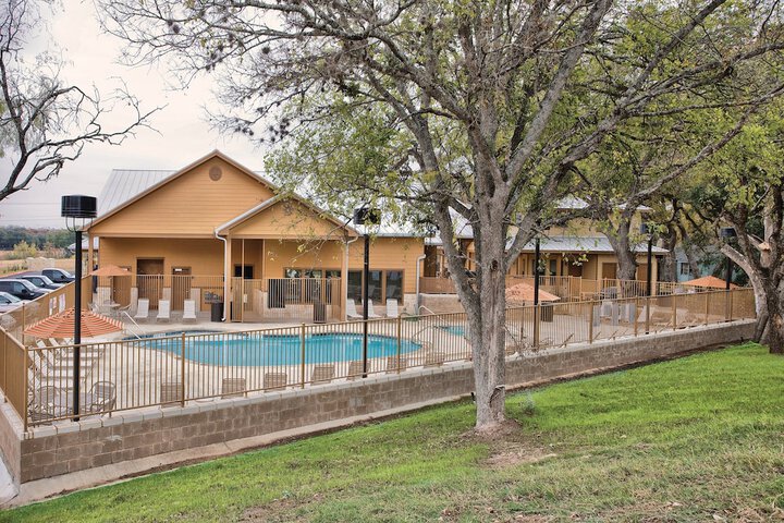 Pool 4 of 28