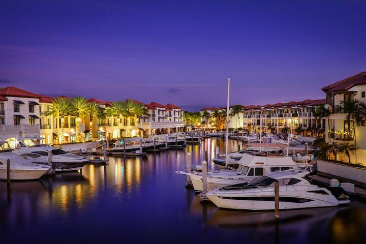 Naples Bay Resort & Marina