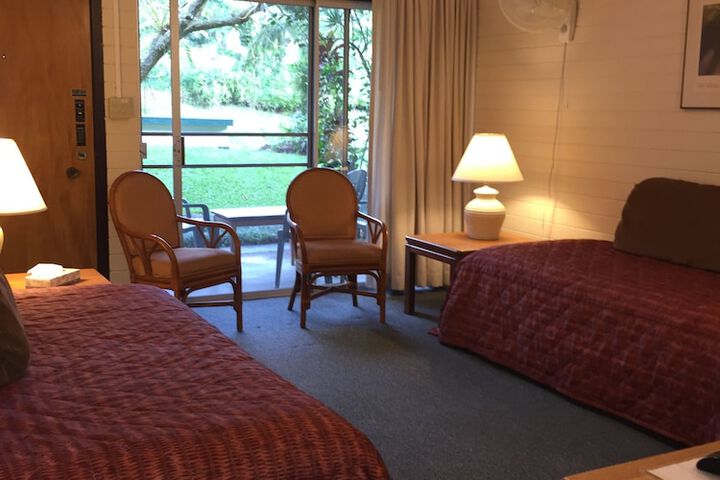Dolphin Bay Hotel