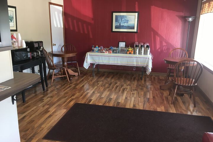 Breakfast/Coffee Service 24 of 37