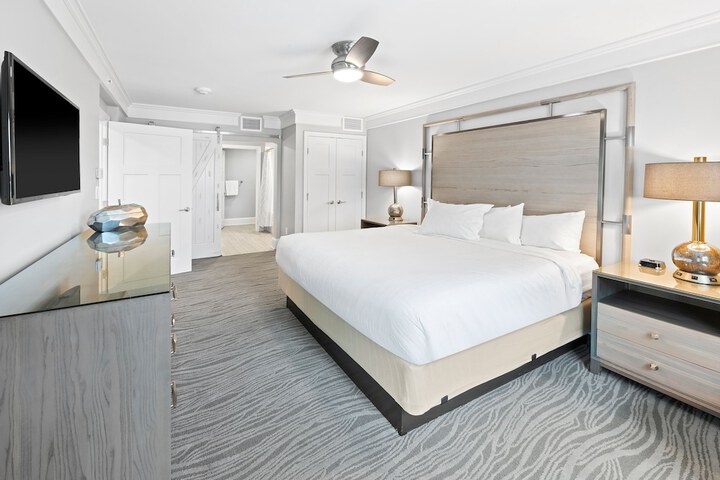 Room 70 of 86