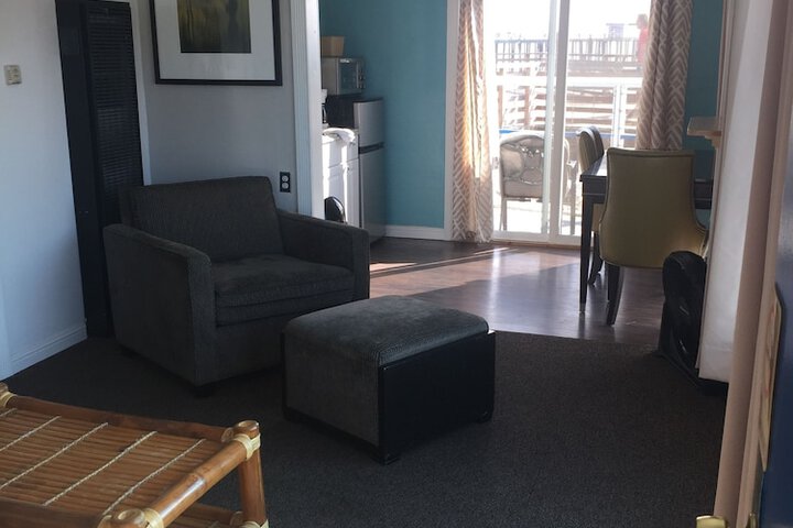 Dolphin Cove Motel