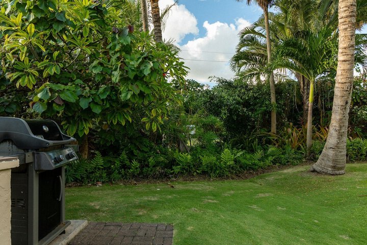 Plantation Hale Suites