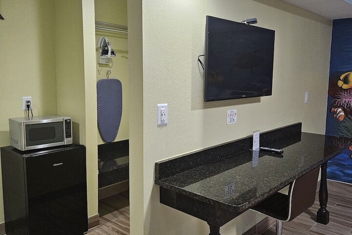 Room 16 of 25