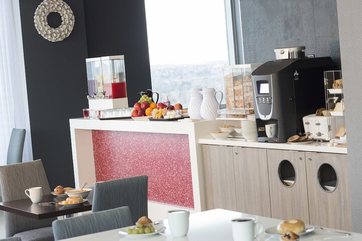 Breakfast/Coffee Service 46 of 60