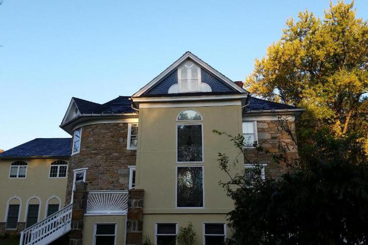 STONE MANOR BED & BREAKFAST INN