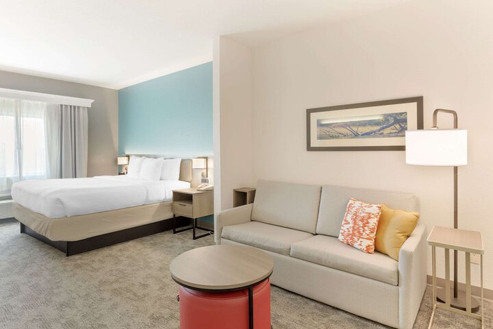 Room 32 of 69