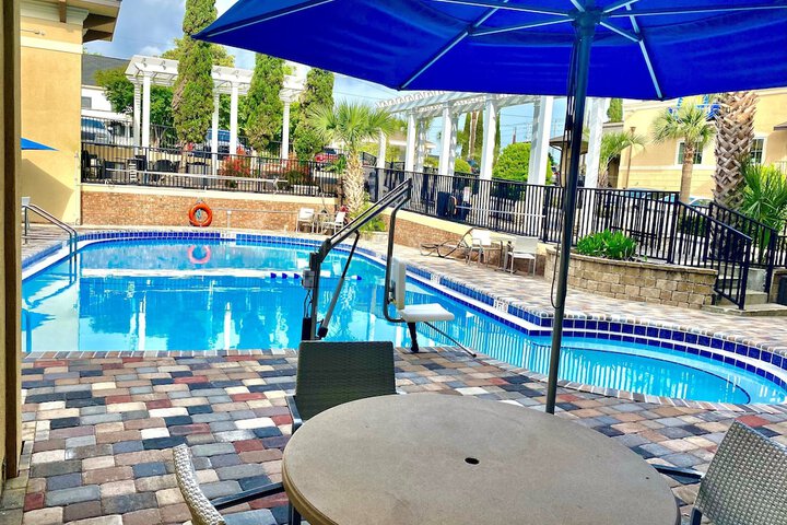 Days Inn by Wyndham Pensacola - Historic Downtown