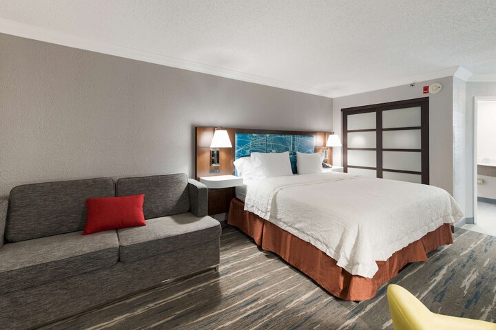 Hampton Inn & Suites Chicago / Hoffman Estates