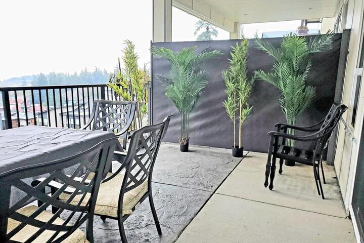 Stunning Ocean View Modern 1 BDR Private Entry Suite
