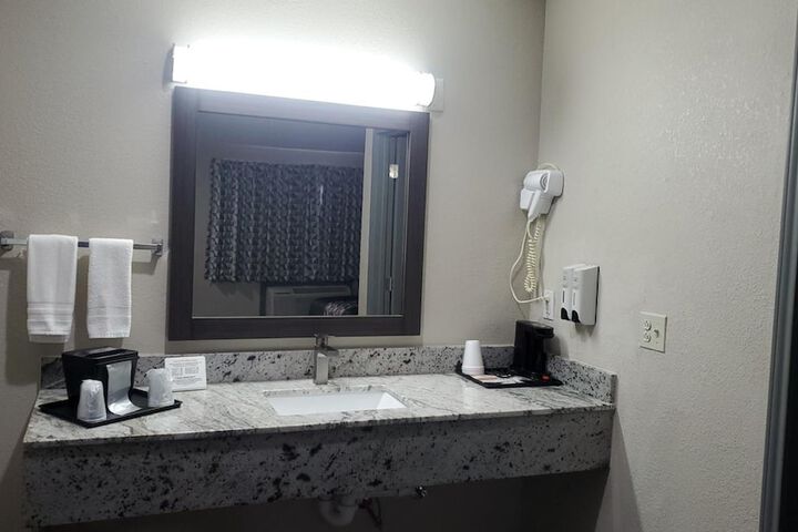 Room 10 of 27