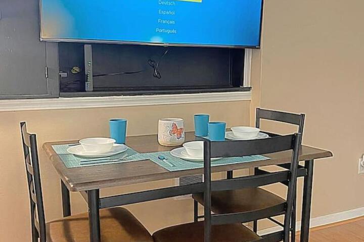 Charming Studio Jeannette Sleeps 3 Queen Bed