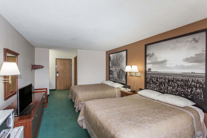 Room 12 of 18