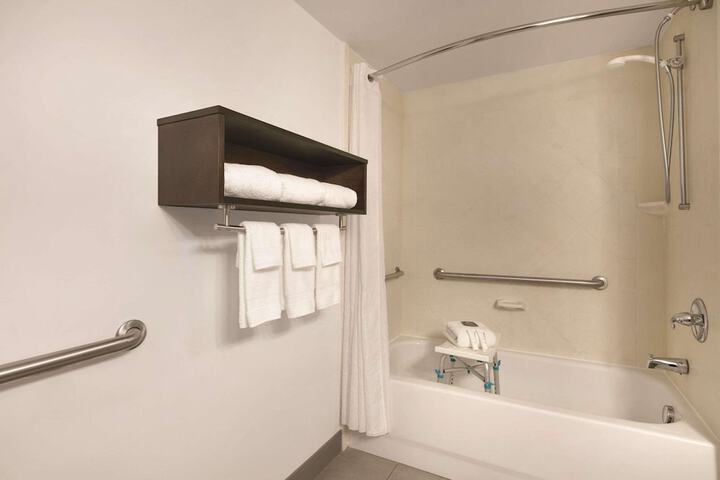 Room 16 of 33