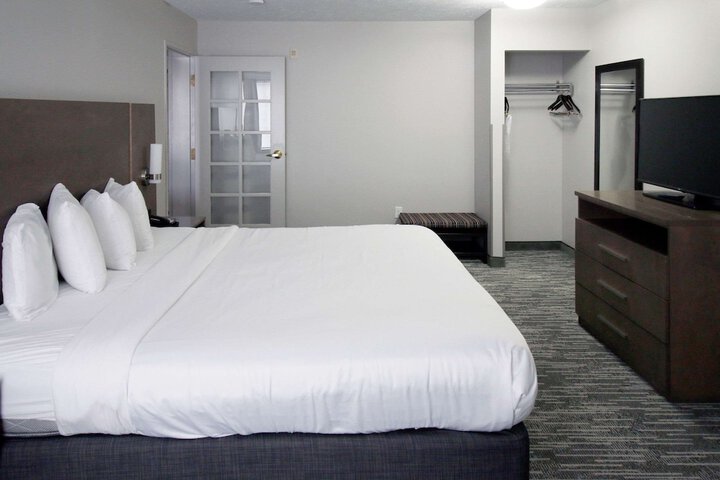 Country Inn & Suites by Radisson Council Bluffs, IA