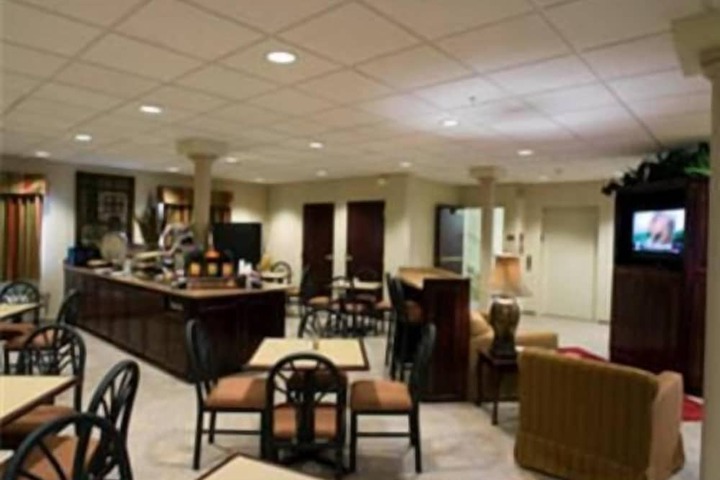 HomeTown Hotel Bryant