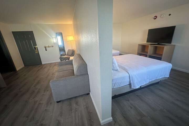 Room 25 of 41