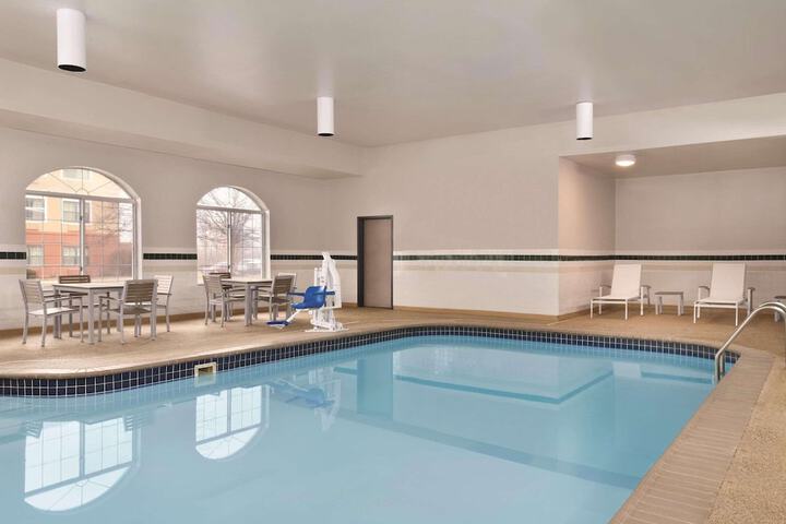 Country Inn & Suites by Radisson Merrillville, IN