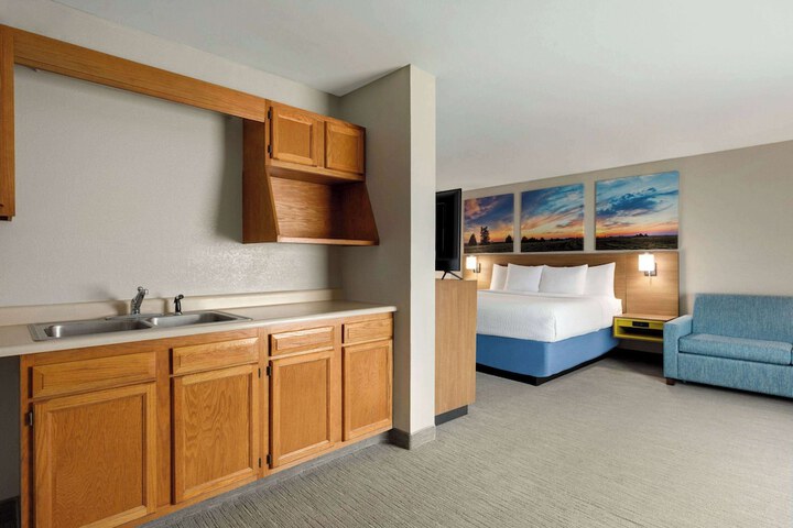 Days Inn by Wyndham Hillsboro