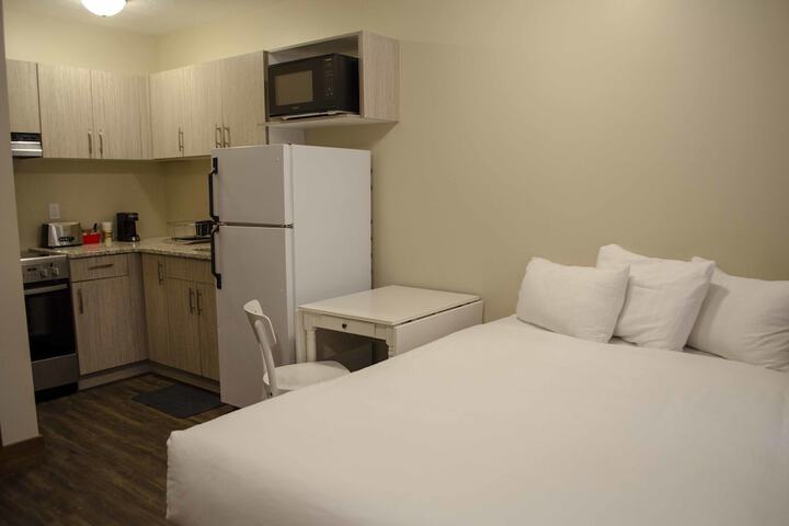 Room 102 of 191
