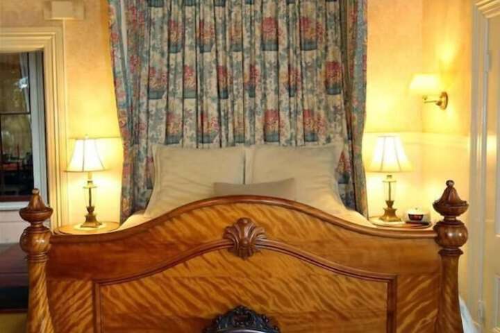 Camellia Inn
