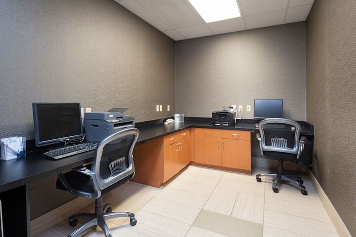 Business Center 38 of 40