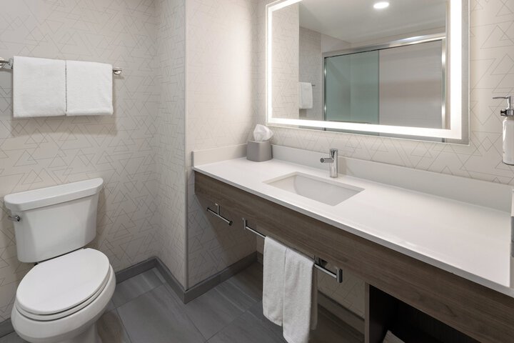 Holiday Inn Express Hotel & Suites Freeport by IHG